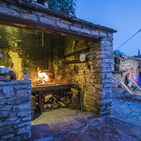 Charming Holiday In Bukovic With Pool Hébergement de vacances Benkovac