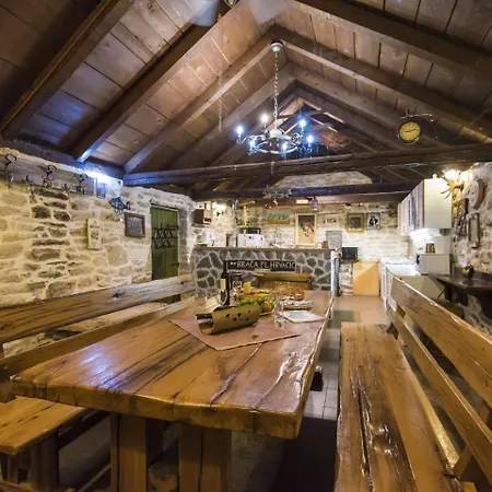 Charming Holiday In Bukovic With Pool Hébergement de vacances Benkovac