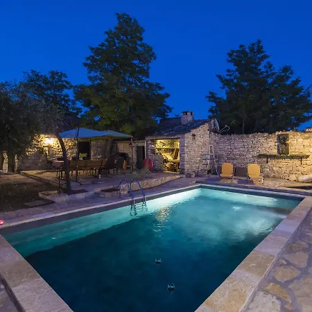 Charming Holiday In Bukovic With Pool Hébergement de vacances *