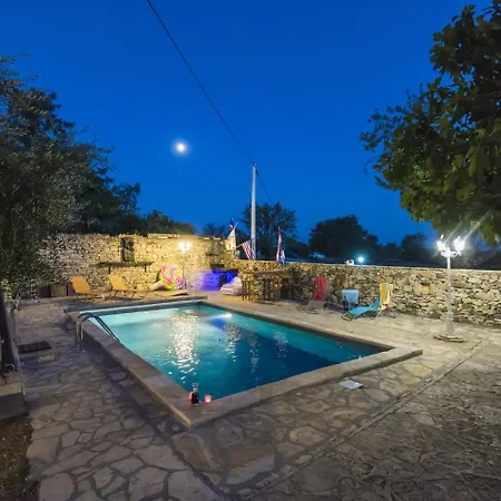 Charming Holiday In Bukovic With Pool Hébergement de vacances *