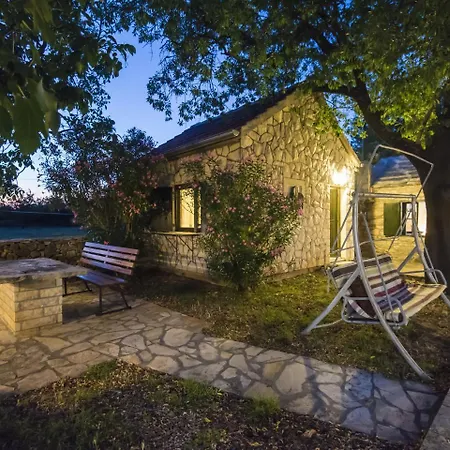 Charming Holiday In Bukovic With Pool Hébergement de vacances Benkovac