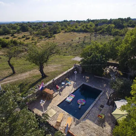Hébergement de vacances Charming Holiday In Bukovic With Pool *