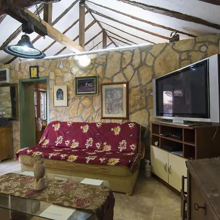 Charming Holiday In Bukovic With Pool Hébergement de vacances *